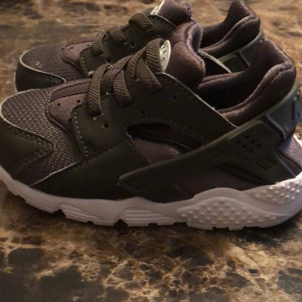 TODDLER NIKES